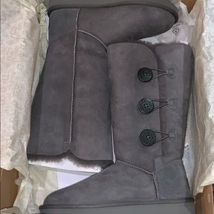 NEW UGG BAILEY BUTTON TRIPLET II